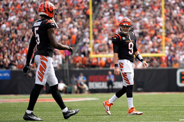 Cincinnati Bengals quarterback Joe Burrow looks toward wide receiver Tee Higgins