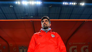 El entrenador Veljko Paunovic.