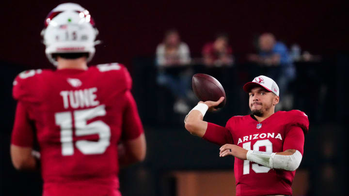 Cardinals quarterbacks Clayton Tune (15) and Desmond Ridder (19) warm up on the sidelines during a game at State Farm Stadium in Glendale, Ariz., on Saturday, Aug. 10, 2024.