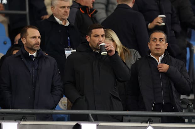 พอล วินสแตนลีย์, ลอเรนซ์ สจ๊วต, เบห์ดาด เอกบาลี