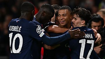 L'esultanza di gruppo del PSG. 