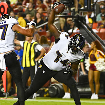 Veteran offensive tackle David Sharpe has been signed by the Los Angeles Chargers.
