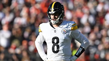 Pittsburgh Steelers v Cleveland Browns