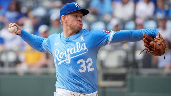 Sep 18, 2025; Kansas City, Missouri, USA; Kansas City Royals starting pitcher Stephen Kolek (32) delivers a pitch against the Seattle Mariners during the first inning at Kauffman Stadium. Mandatory Credit: Denny Medley-Imagn Images