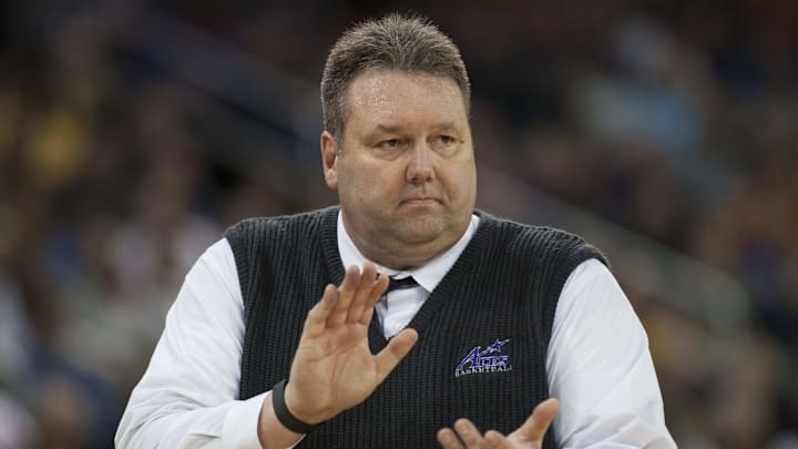 Former Indiana player Marty Simmons also played and coached at Evansville for 25 years. He's at Eastern Illinois now, and plays at Indiana on Sunday. He played for IU for two years from 1984 to 1986. Former Indiana player Marty Simmons also played and coached at Evansville for 25 years. He's at Eastern Illinois now, and plays at Indiana on Sunday. He played for IU for two years from 1984 to 1986.