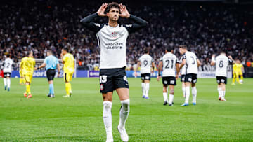 Corinthians de Gustavo Henrique não tomou conhecimento do Peñarol