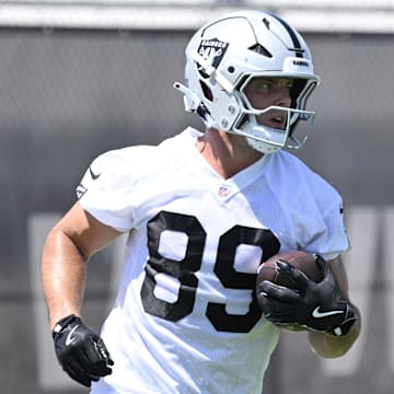 Jun 10, 2025; Henderson, NV, USA; Las Vegas Raiders tight end Brock Bowers (89) runs a drill during Las Vegas Raiders Minicamp at Intermountain Health Performance Center. Mandatory Credit: Candice Ward-Imagn Images
