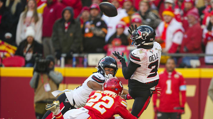 Dell caught 51 passes for 667 yards and three touchdowns in 14 games this season. Dell caught 51 passes for 667 yards and three touchdowns in 14 games this season.