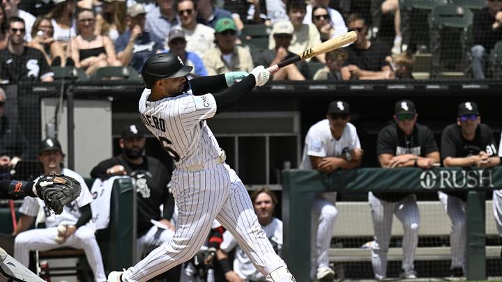May 30, 2026; Chicago, Illinois, USA;  Chicago White Sox catcher Edgar Quero (26) hits a sacrifice fly RBI during the first inning against the Detroit Tigers at Rate Field. Mandatory Credit: Matt Marton-Imagn Images
