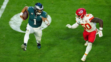 Philadelphia Eagles quarterback Jalen Hurts (1) runs the ball against Kansas City Chiefs linebacker