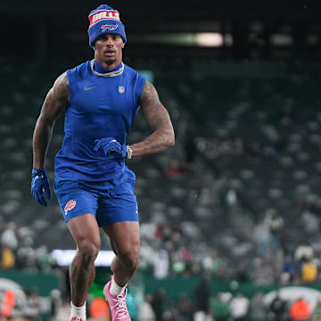 Buffalo Bills WR Keon Coleman warms up before the game against the New York Jets at MetLife Stadium.