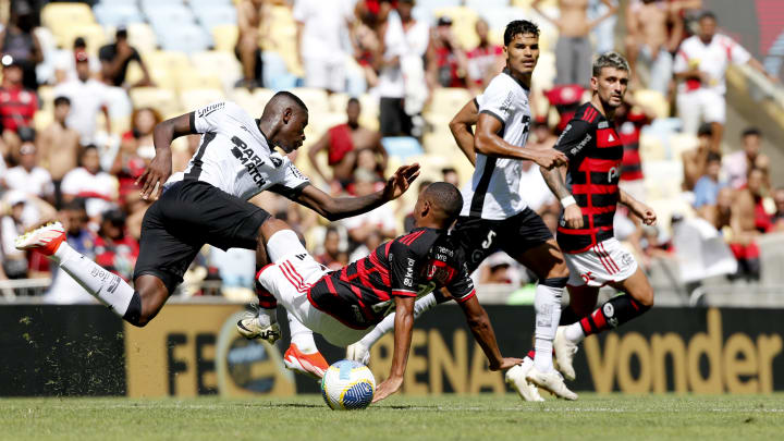 Flamengo assumiu a liderança na 20ª rodada Flamengo assumiu a liderança na 20ª rodada
