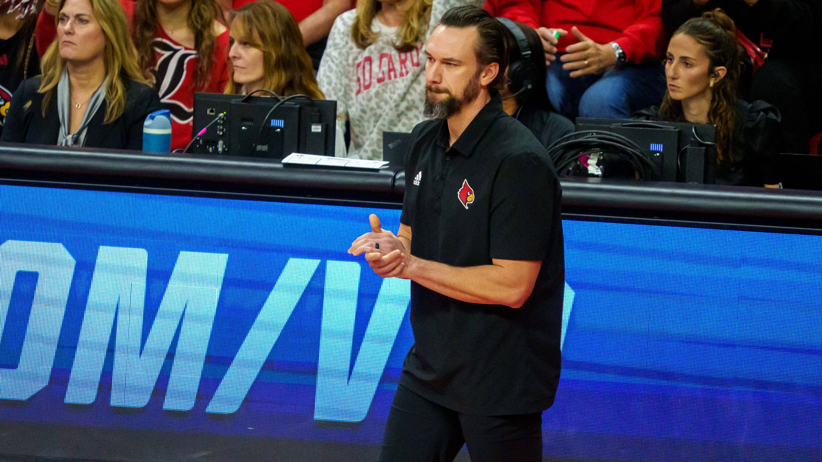 Louisville Volleyball Remains #4, Sweeps Northeast Trip