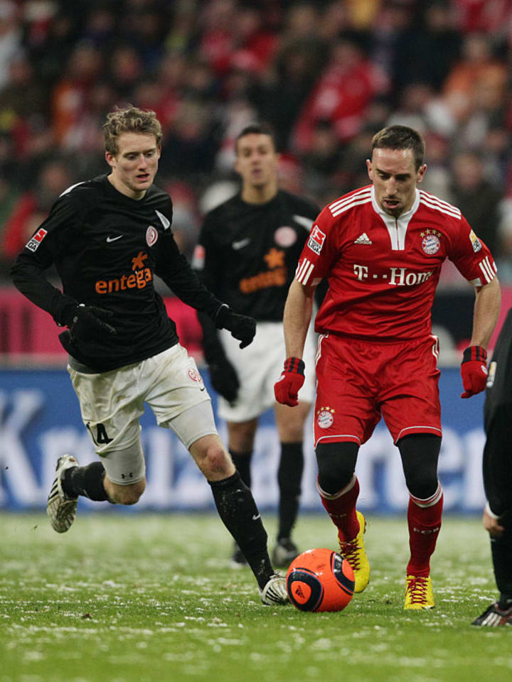 Von Mainz aus in die große Fußballwelt: Hier sieht man André Schürrle (l.) im Duell gegen Franck Ribéry und den FC Bayern