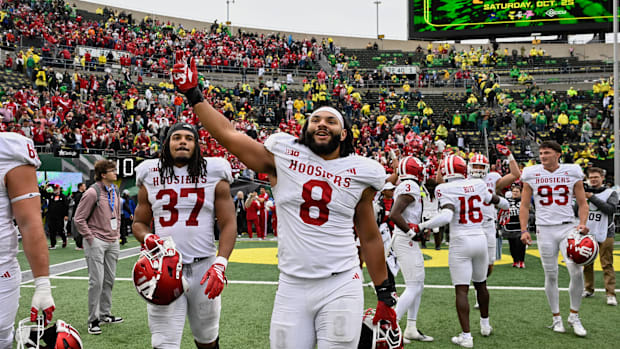 Oregon Ducks Dan Lanning Autzen Stadium Dakorien Moore Dante Moore Jordon Davison Indiana Hoosiers Curt Cignetti