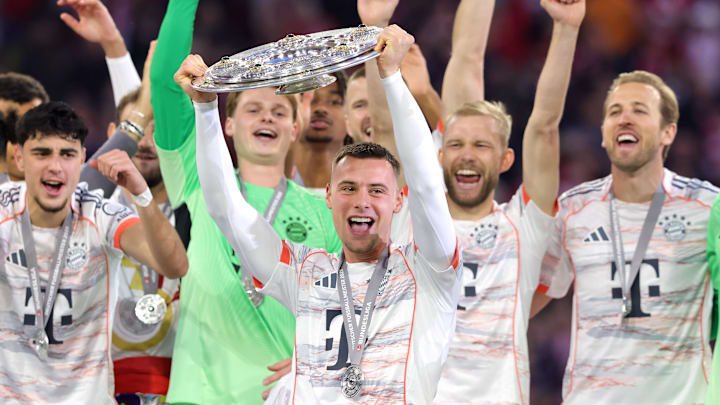 Gabriel Vidovic (vorne) steht vor dem Bayern-Abschied