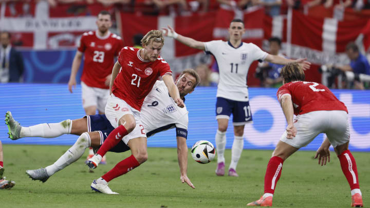 Denmark sukses menahan imbang Inggris dengan skor 1-1 pada laga kedua Grup C, Jumat (21/6) dinihari WIB.