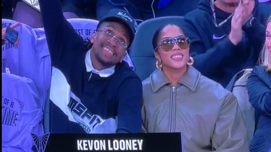 Looney and other members of the Warriors showed up to the Chase Center to support the Valkyries. | Screengrab, @956thegame on X (formerly Twitter)