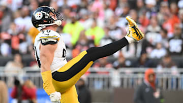 Pittsburgh Steelers v Cleveland Browns