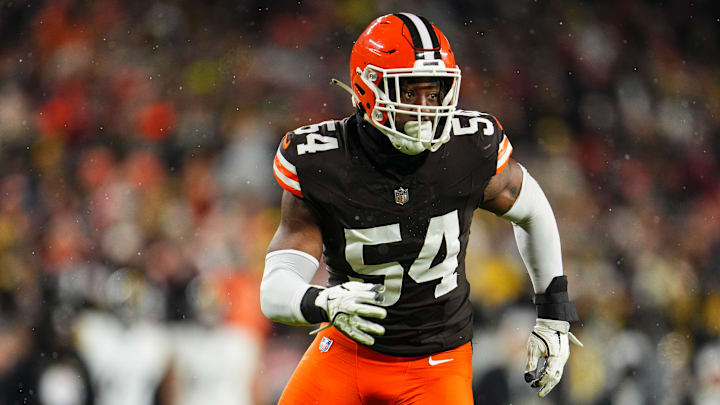 Ogbo Okoronkwo: Pittsburgh Steelers v Cleveland Browns