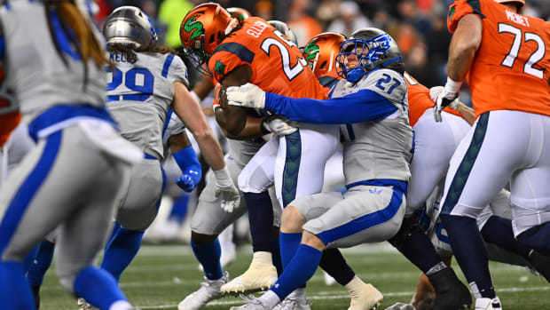 St. Louis Battlehawks linebacker Mike Rose (27) tackles Seattle Sea Dragons running back Morgan Ellison (25) 