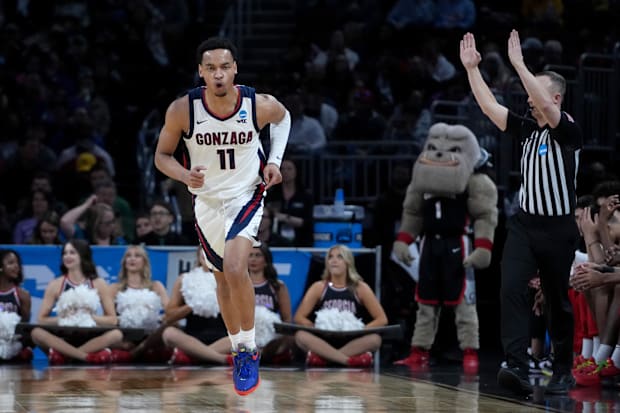 Gonzaga Bulldogs guard Nolan Hickman (11). 