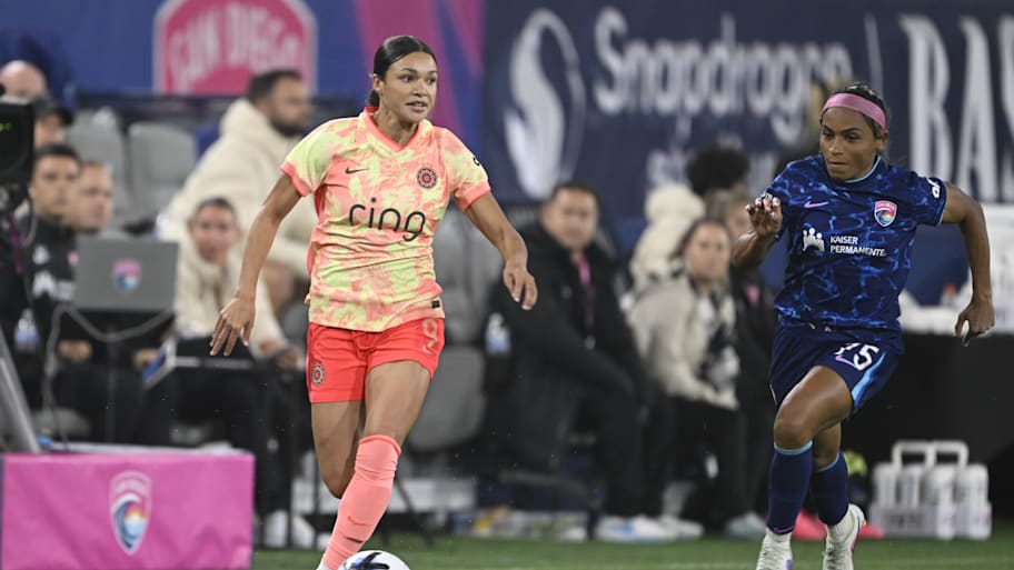 Sophia Wilson brings the ball downfield during the second half against San Diego Wave FC