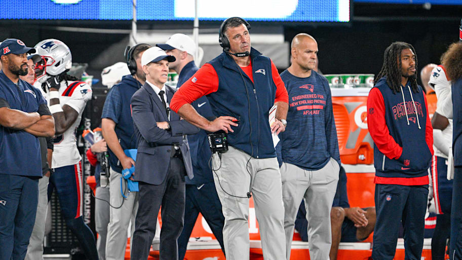 Mike Vrabel was not happy on Thursday night. | Mark Smith-Imagn Images