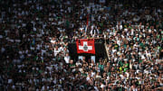 Fans der Borussia aus Gladbach müssen aktuell lange auf eine Dauerkarte warten