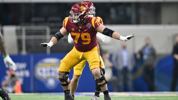 SC Trojans offensive lineman Jonah Monheim (79) in action during the game between the USC 