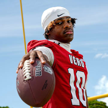 Vero Beach’s Xavier Stinson decommitted from UCLA and will reportedly visit the Wisconsin Badgers in the coming weeks.