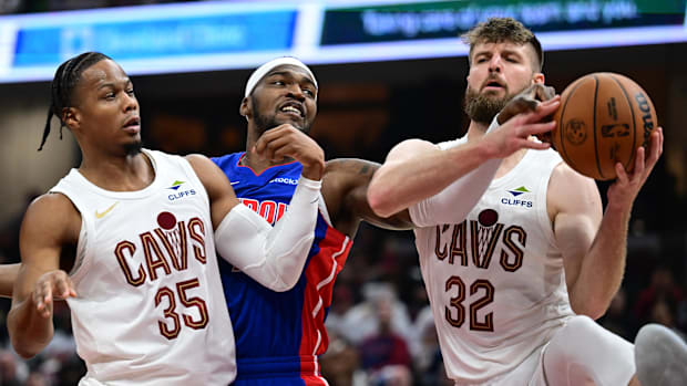 Cleveland Cavaliers forward Dean Wade (32) goes for a rebound against Detroit Pistons forward Paul Reed (7) as forward Isaac Cleveland Cavaliers forward Dean Wade (32) goes for a rebound against Detroit Pistons forward Paul Reed (7) as forward Isaac