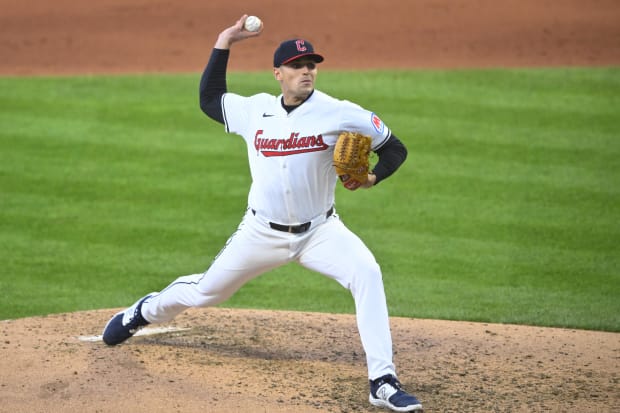 Cade Smith throws a pitch 