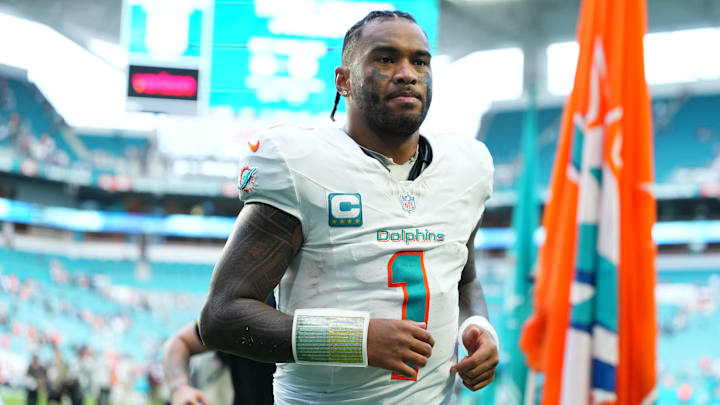 Miami Dolphins quarterback Tua Tagovailoa (1)