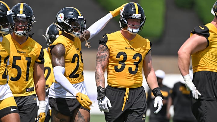 Jul 25, 2025; Pittsburgh, PA, USA; Pittsburgh Steelers safety DeShon Elliott (25) and linebacker Jack Sawyer (33) participate in drills during training camp at Saint Vincent College. Mandatory Credit: Barry Reeger-Imagn Images