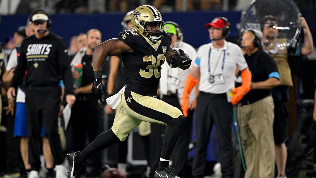 Aug 28, 2026; Arlington, Texas, USA; New Orleans Saints running back Audric Estime (30) runs with the ball during the game between the Cowboys and the Saints at AT&T Stadium. Mandatory Credit: Jerome Miron-Imagn Images