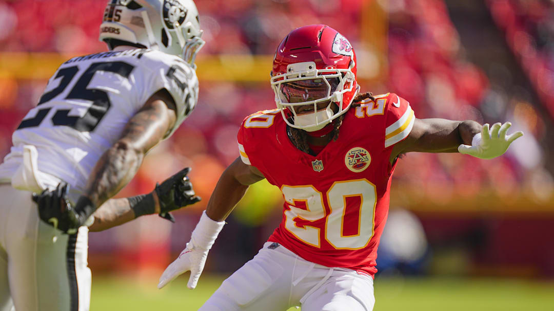 Oct 19, 2025; Kansas City, Missouri, USA; Kansas City Chiefs cornerback Nohl Williams (20) defends Las Vegas Raiders cornerback Decamerion Richardson (25) during the second half at GEHA Field at Arrowhead Stadium. Mandatory Credit: Jay Biggerstaff-Imagn Images