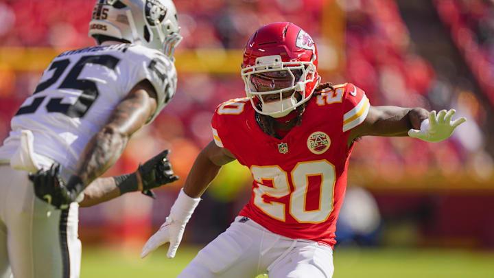 Oct 19, 2025; Kansas City, Missouri, USA; Kansas City Chiefs cornerback Nohl Williams (20) defends Las Vegas Raiders cornerback Decamerion Richardson (25) during the second half at GEHA Field at Arrowhead Stadium. Mandatory Credit: Jay Biggerstaff-Imagn Images