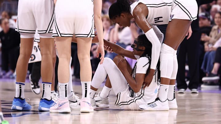 Golden State Valkyries guard Tiffany Hayes (15) at Chase Center. 