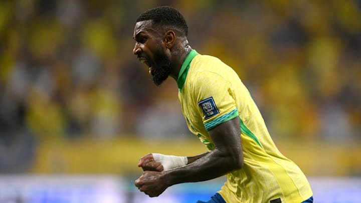 Com testes de Ancelotti, Gerson pode sair do XI inicial da Seleção Com testes de Ancelotti, Gerson pode sair do XI inicial da Seleção