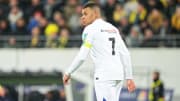 Vai um gol aí? Mbappé marcou cinco vezes e comandou o PSG na goleada sobre o Pays de Cassel.