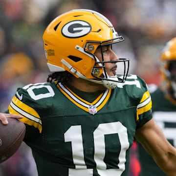 Green Bay Packers quarterback Jordan Love (10) throws a pass against the Chicago Bears at Lambeau Field. 