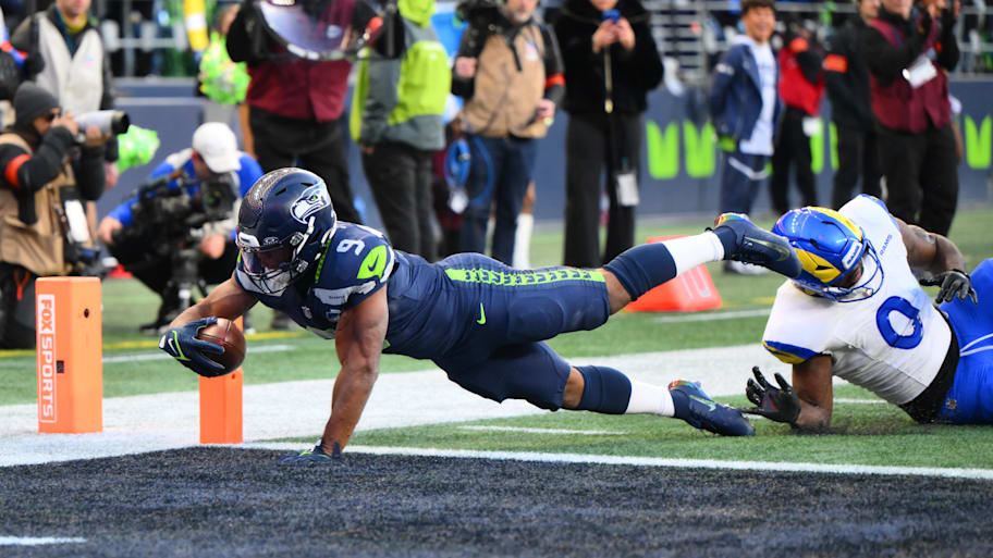 Kenneth Walker III dives into the end zone.