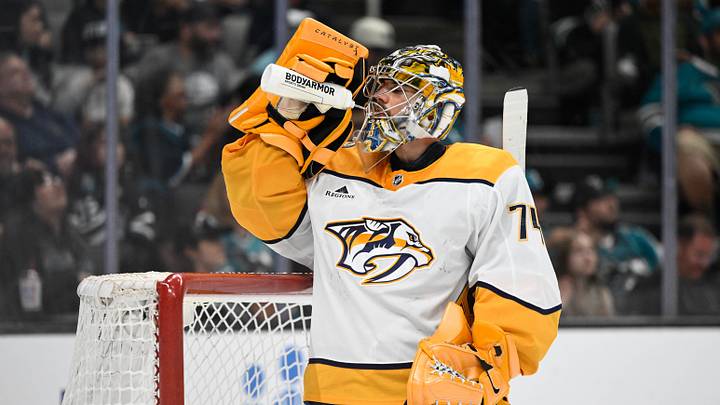 Apr 4, 2026; San Jose, California, USA; Nashville Predators goaltender Juuse Saros (74) gets water during a break in play against the San Jose Sharks in the second period at SAP Center at San Jose. Mandatory Credit: Eakin Howard-Imagn Images