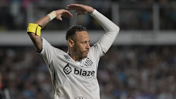 Neymar está pronto para defender o Santos mais uma vez.