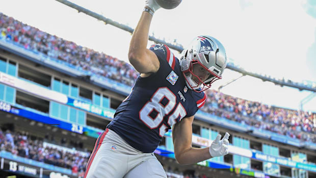 New England Patriots tight end Hunter Henry (85) celebrates scoring a touchdown.