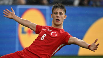 Pour son premier match dans un Euro, Arda Güler a inscrit son premier but d'une frappe somptueuse 