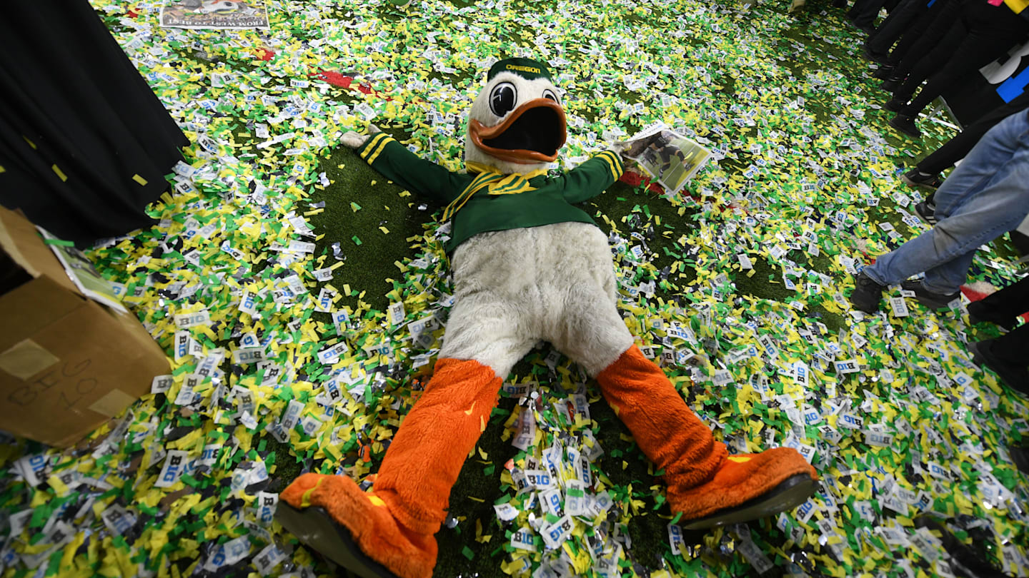 Oregon Unveil Sweet Kobe BryantThemed Cleats Ahead of Rose Bowl Game