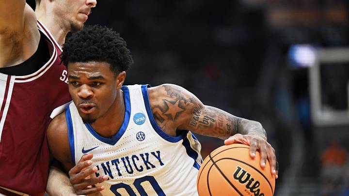 Mar 20, 2026; St. Louis, MO, USA; Kentucky Wildcats guard Otega Oweh (00) vies for position against Santa Clara Broncos guard Brad Longcor III (4) during the first half of a first round game of the men's 2026 NCAA Tournament at Enterprise Center. Mandatory Credit: Jeff Le-Imagn Images