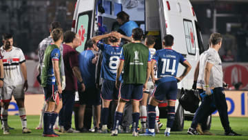 Zagueiro deixou gramado do Morumbi de ambulância na quinta-feira